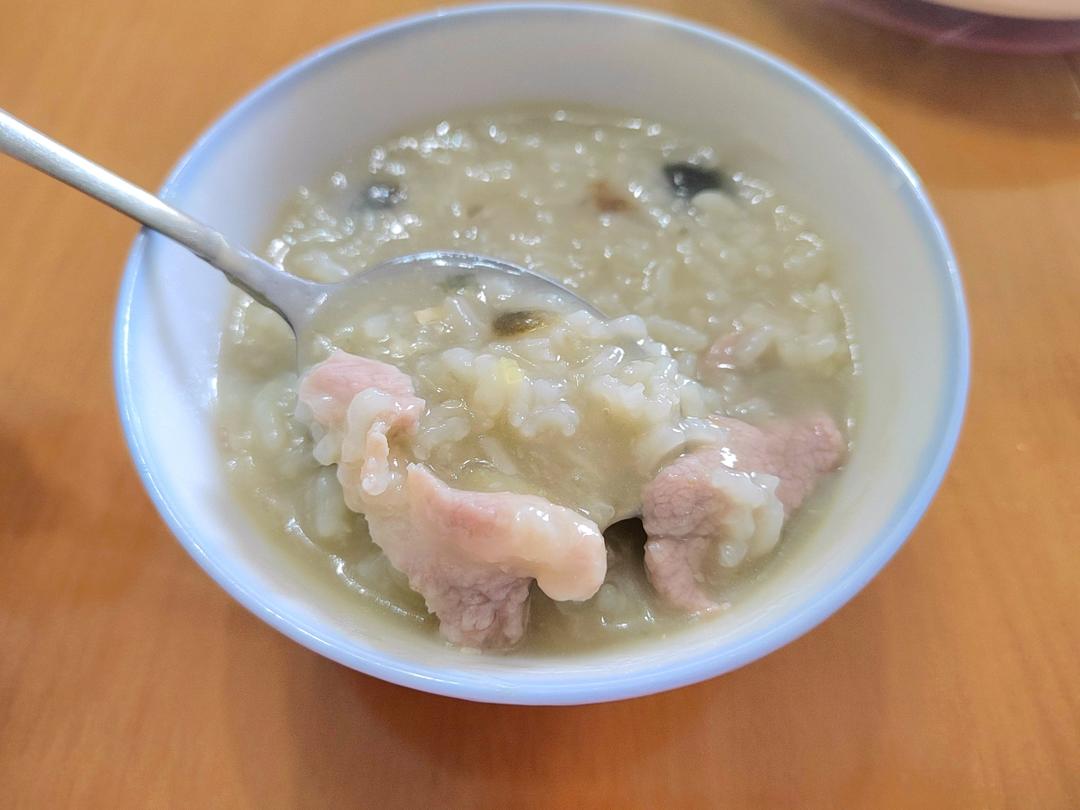 堂妈小厨——超好喝的皮蛋瘦肉粥