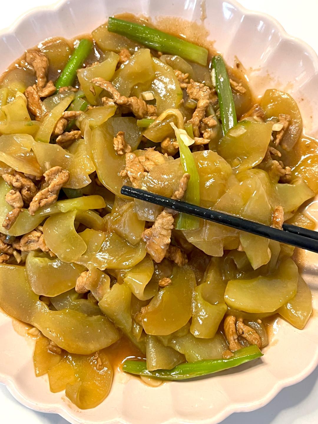 东北老黄瓜炒肉的做法