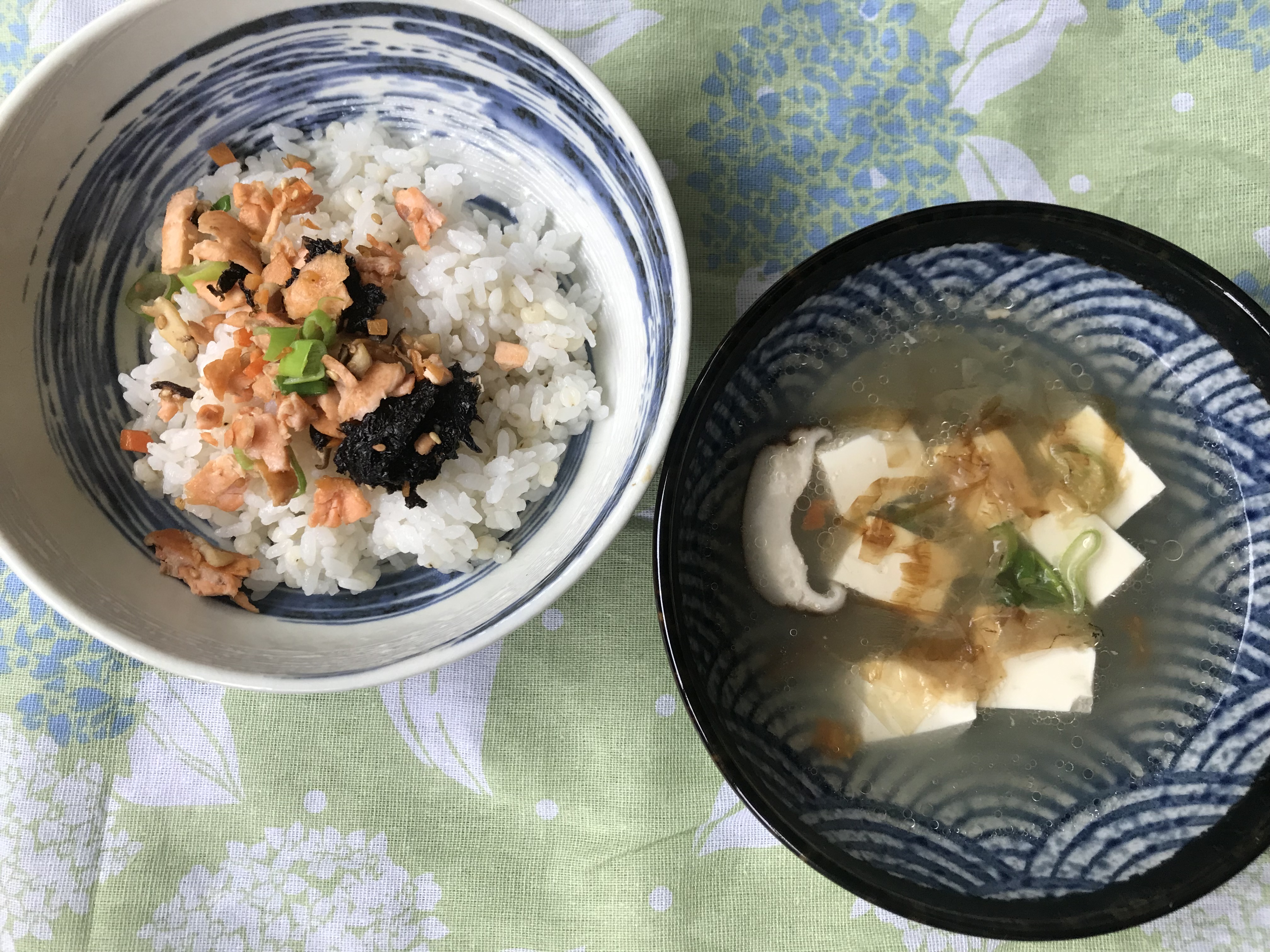 贫穷的美食——三文鱼骨饭&汤的做法
