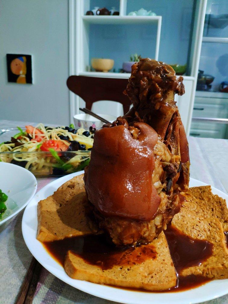 【红烧肘子】（家庭版卤蹄膀）