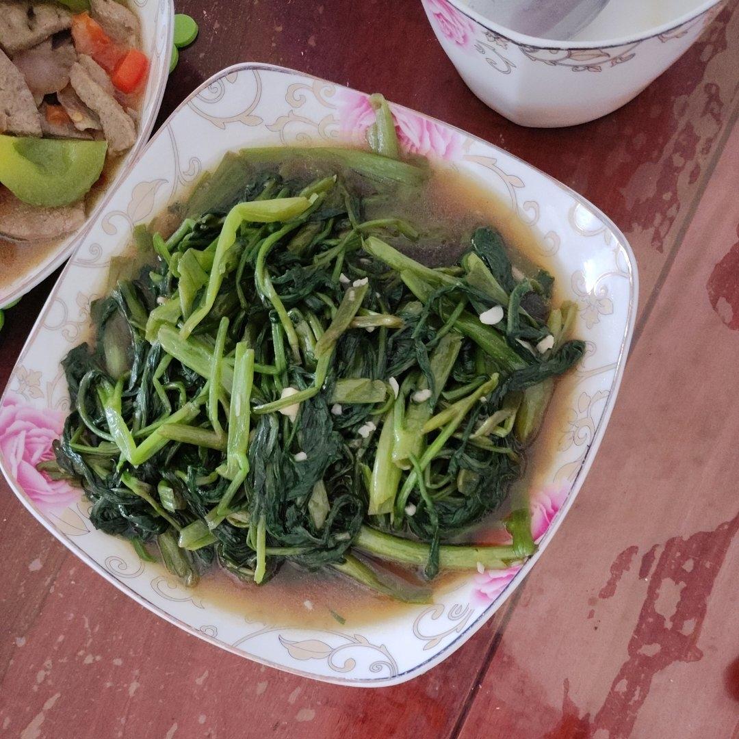 爆炒耗油空心菜