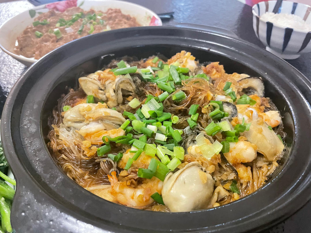 隔壁邻居闻到都馋哭了的生蚝粉丝煲