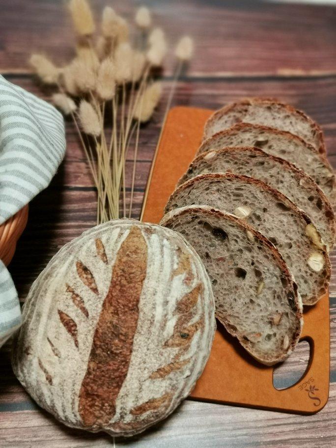 脆皮干果欧包（乡村硬欧）~铸铁锅和烘焙石板两种版本