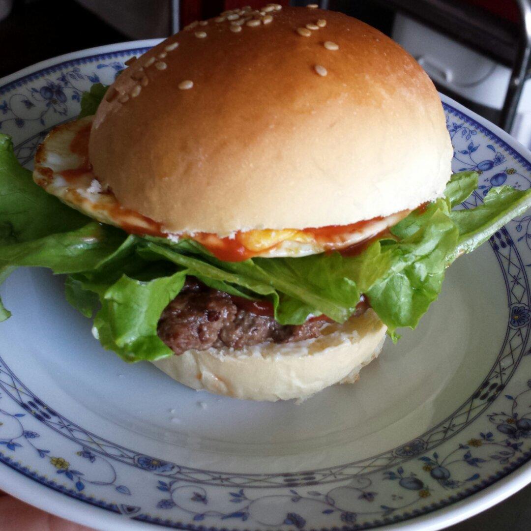 自制营养肉饼汉堡包