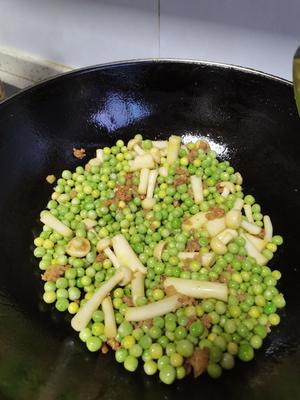 肉沫炒豌豆 （消耗豌豆）的做法 步骤5