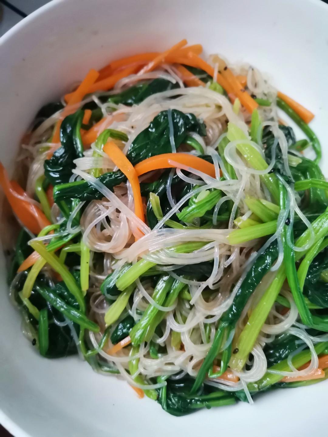 开胃爽口又营养的菠菜拌粉丝