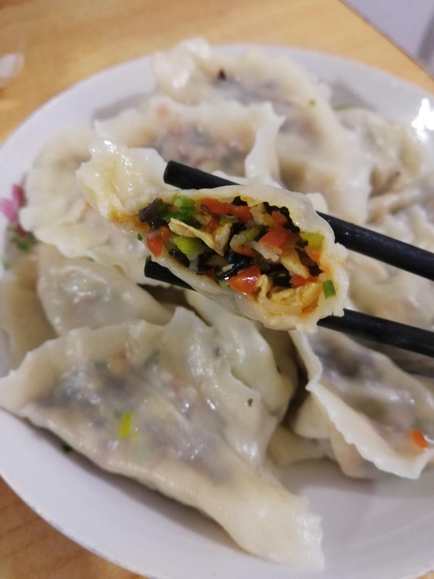 胡萝卜木耳素馅水饺，简单美味的做法