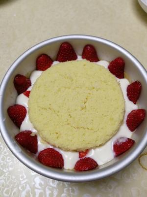 好吃易做的酸奶草莓慕斯蛋糕的做法 步骤12