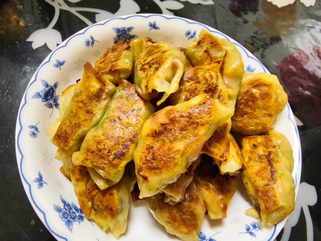 超级好吃的西葫芦鸡蛋素锅贴（馄饨皮版）