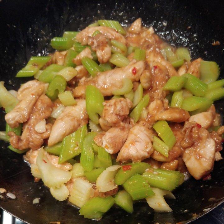 芹菜炒鸡肉
