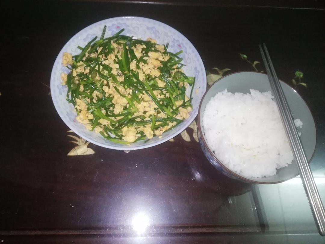 韭菜花炒鸡蛋