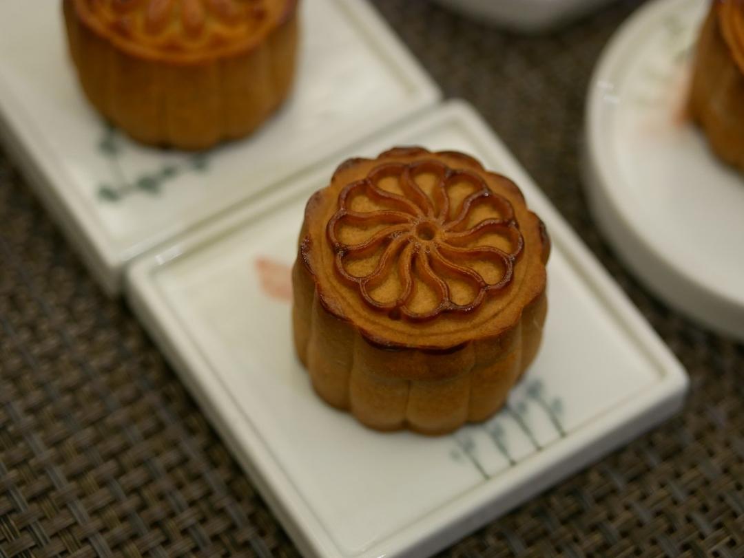 广式月饼—蛋黄冬翅月饼