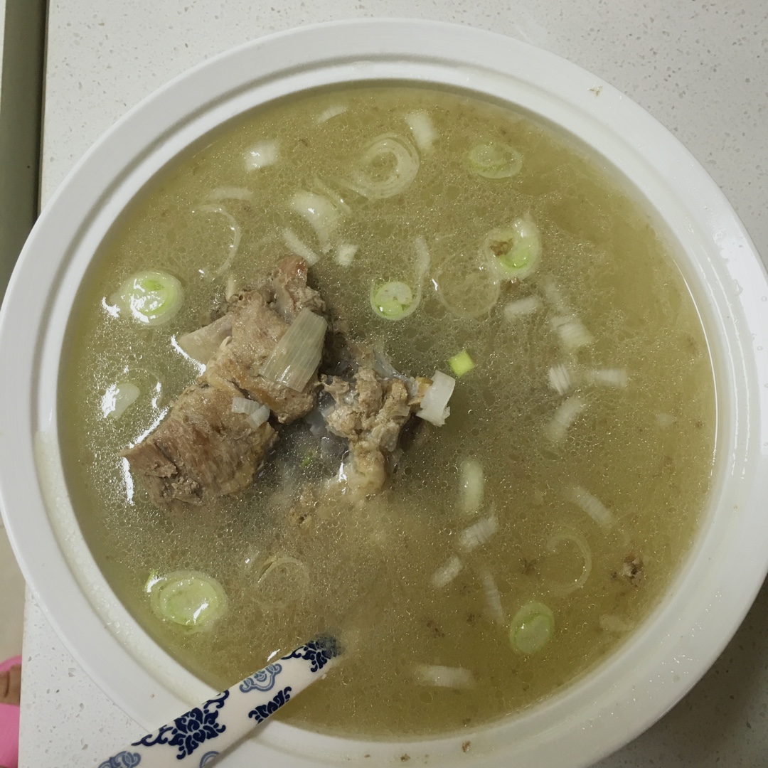 最单纯的大骨头汤