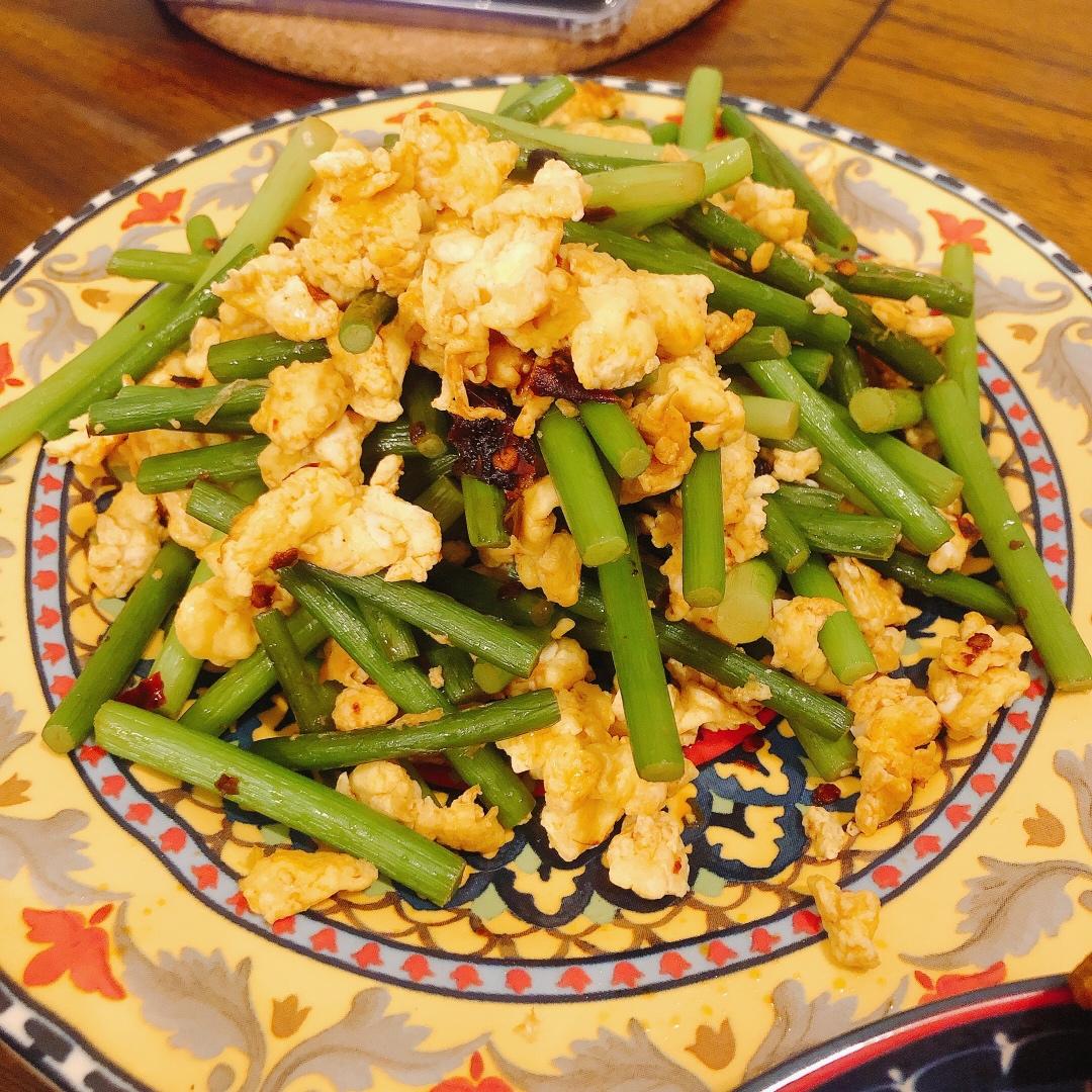 两分钟做好蒜苔炒鸡蛋