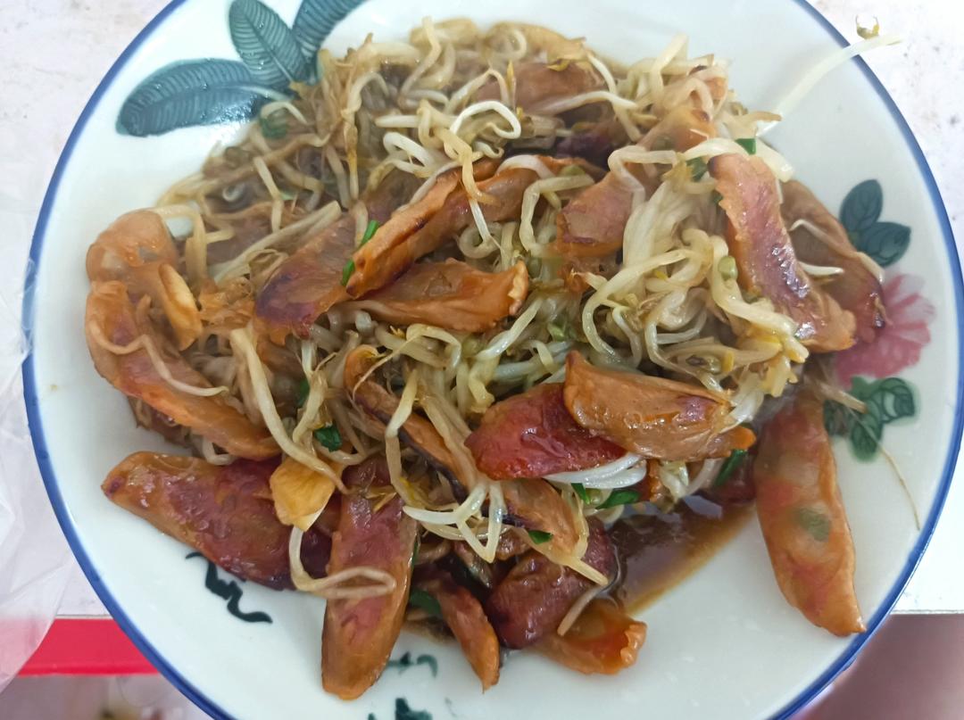 腊肠炒豆芽