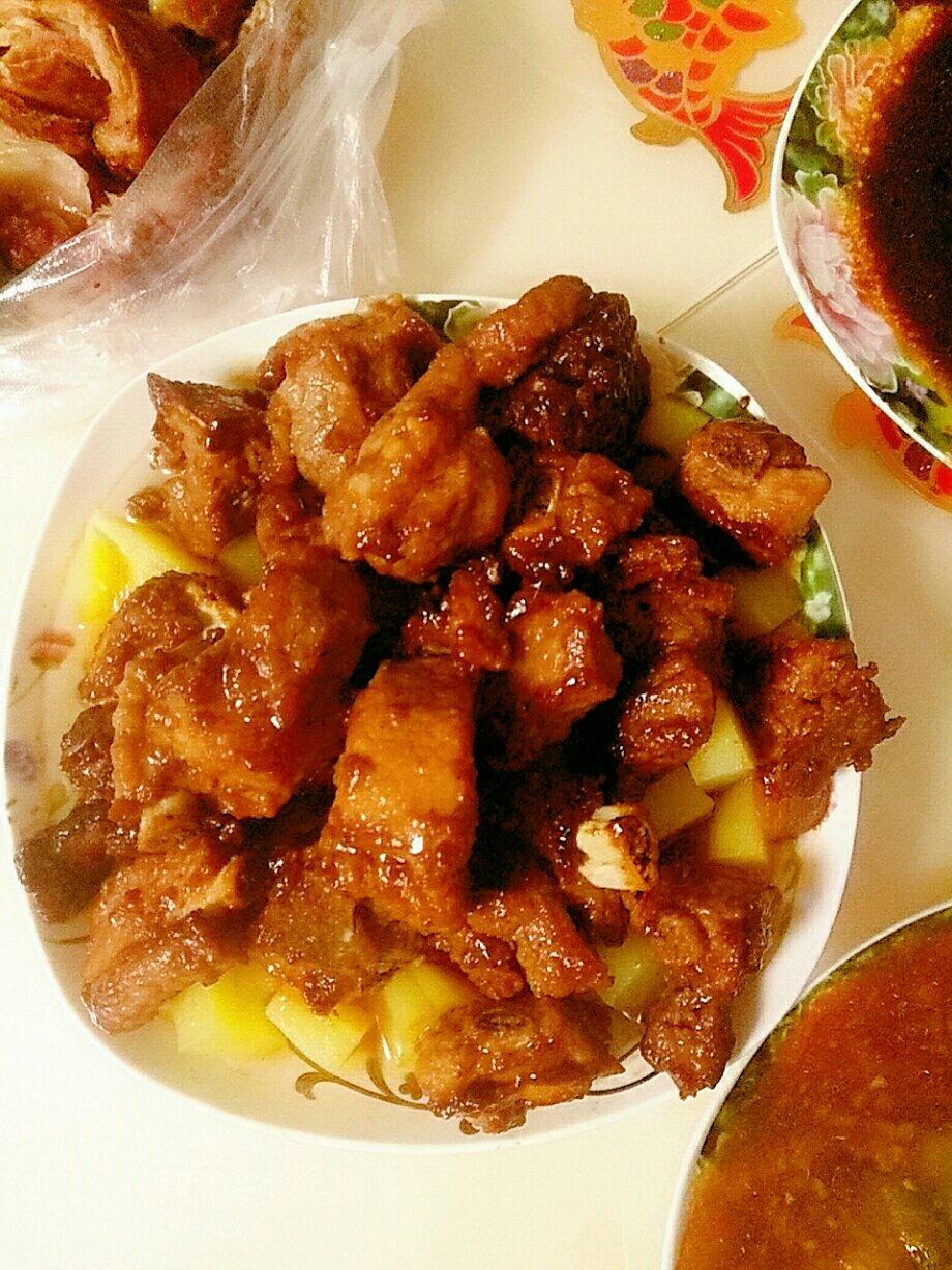 香酥排骨蒸土豆