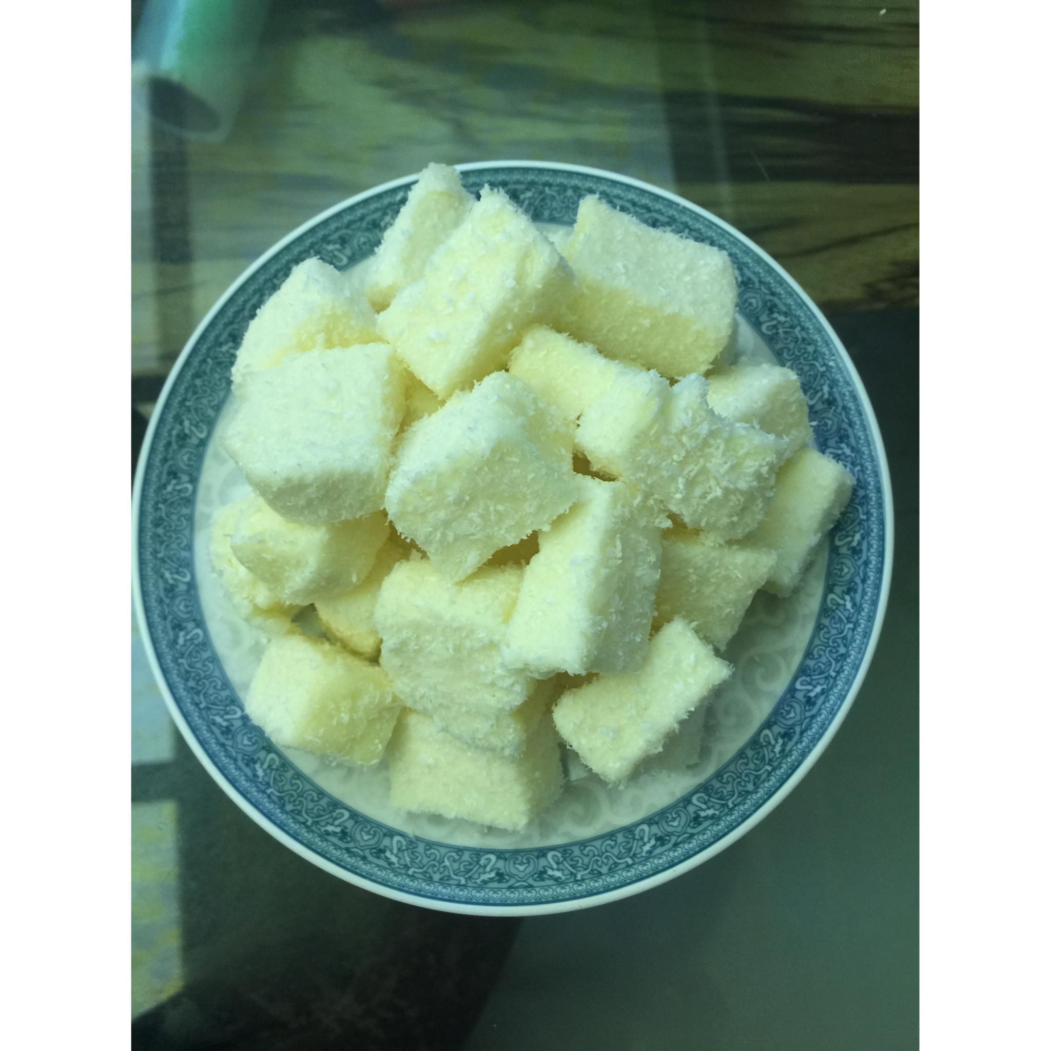 椰丝牛奶小方糕