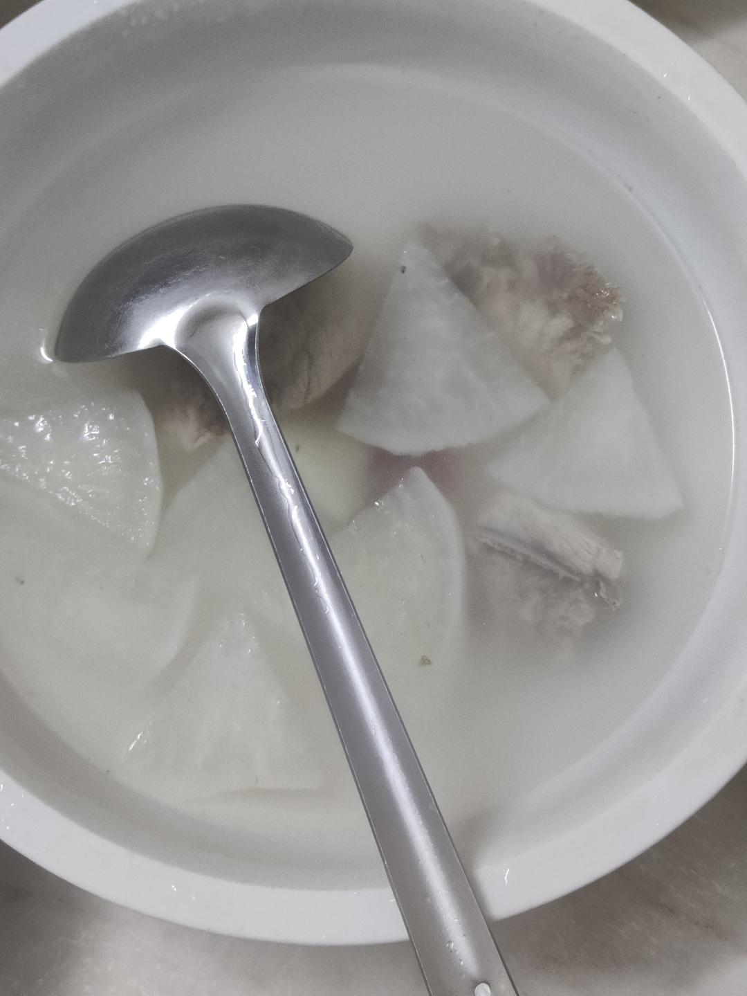 萝卜炖排骨-秋冬懒人汤