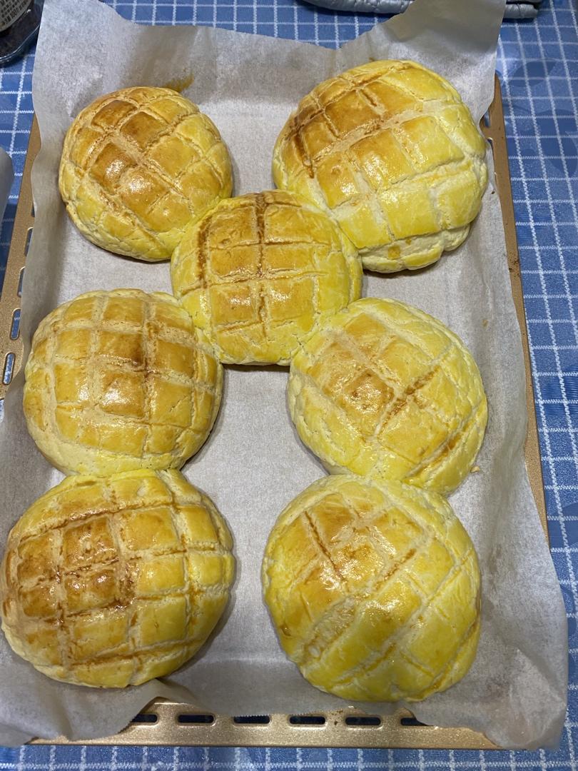 好吃到炸裂的港式菠萝包（附带制作酥皮的小视频）