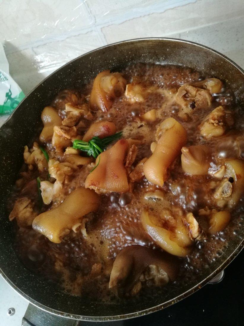 美味的家常菜：红烧猪蹄