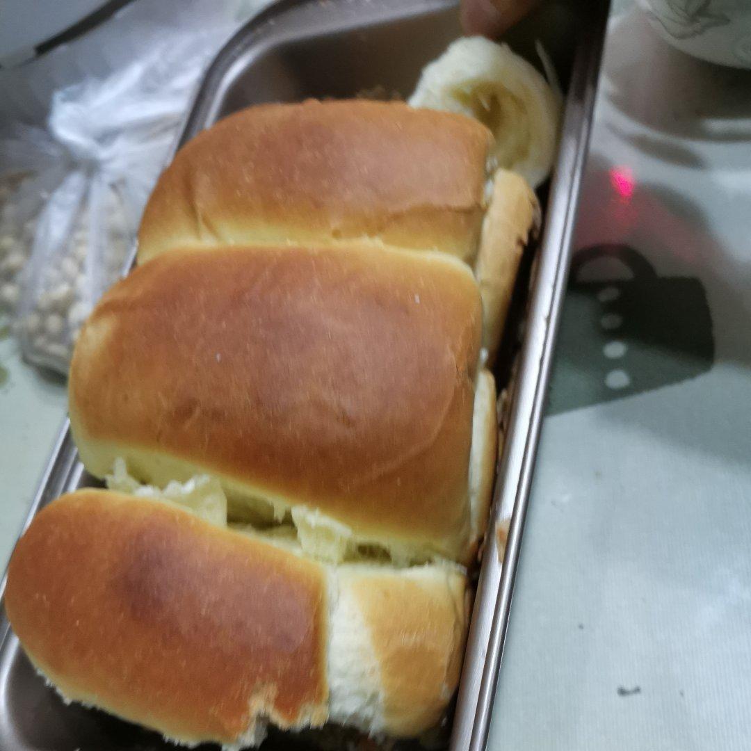 用烤箱自己做面包--手工牛奶吐司面包