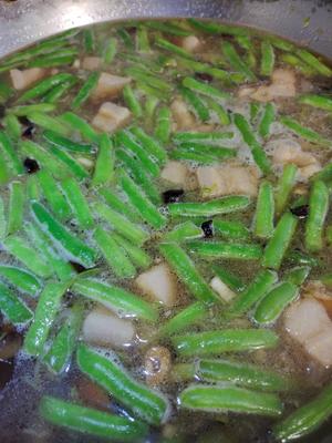 东北菜家常菜：芸豆土豆炖肉的做法 步骤11