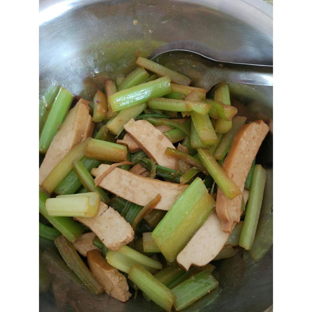 芹菜炒香干