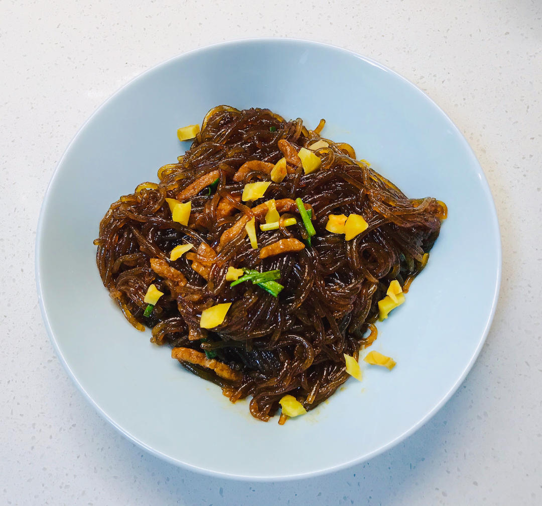 吴青芸做的肉丝炒红薯粉配榨菜bywqy