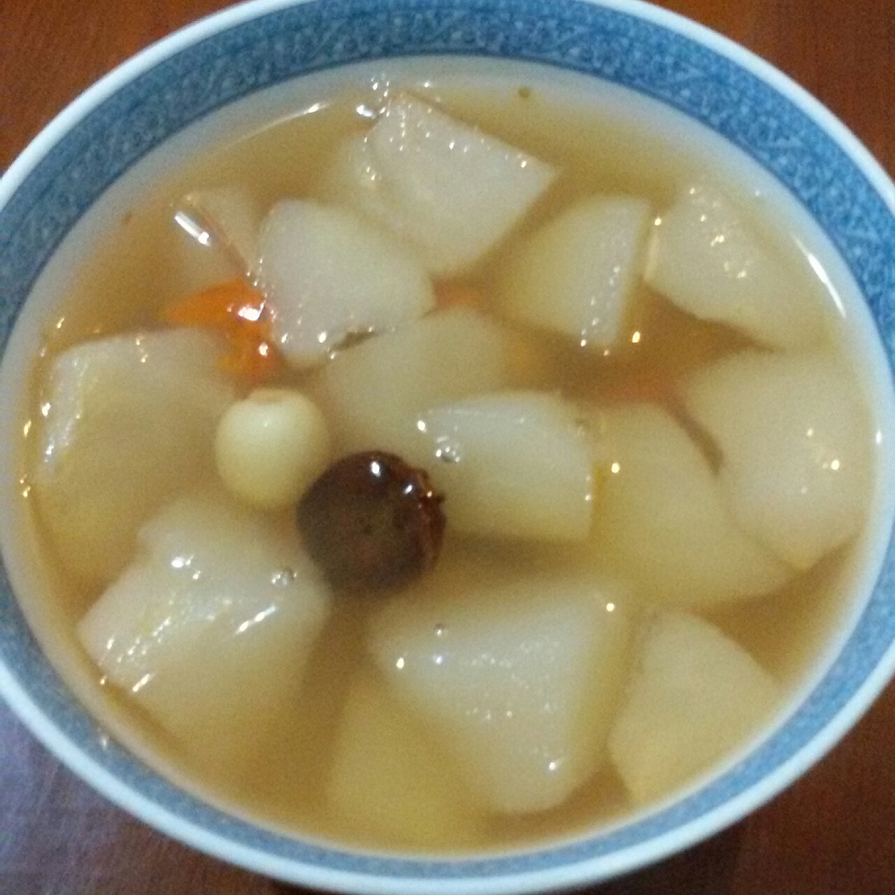 雨歇1991做的止咳润喉梨汤