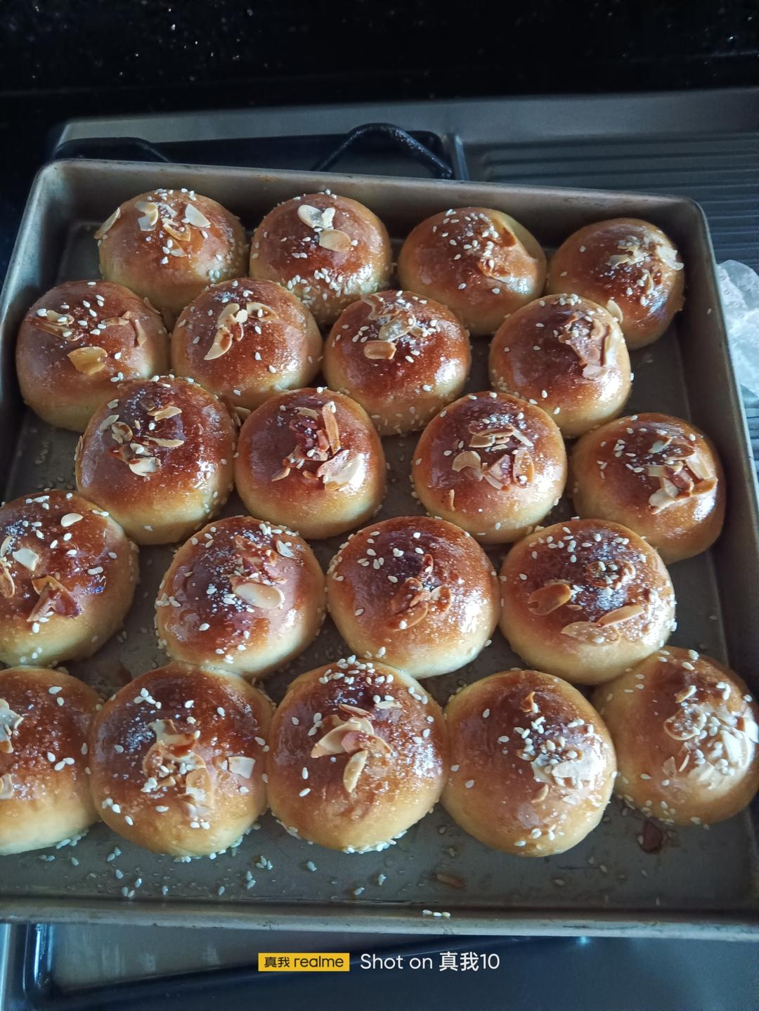 蜂蜜脆底小面包（蜂蜜奶香小餐包）