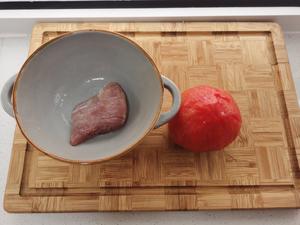 宝宝吃的番茄肉酱面（无需番茄酱）的做法 步骤1