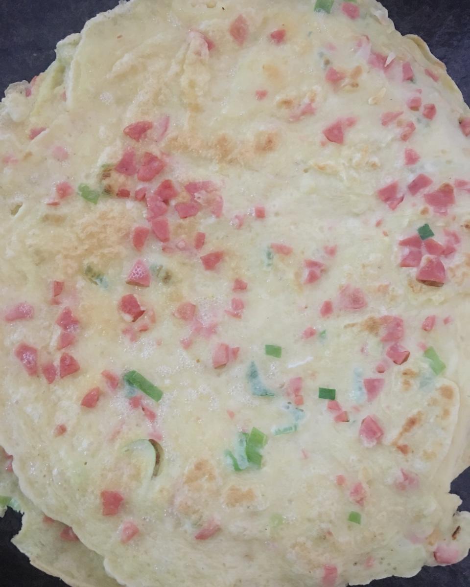 火腿肠葱花鸡蛋饼