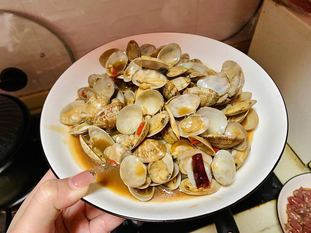 🔥超级简单的辣炒花蛤～味道绝对好吃到舔壳