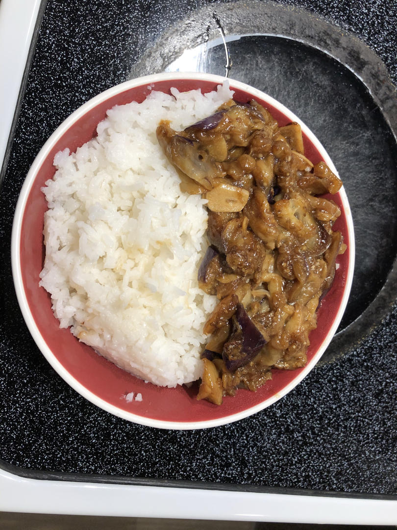 红烧茄子，好吃到舔盘子