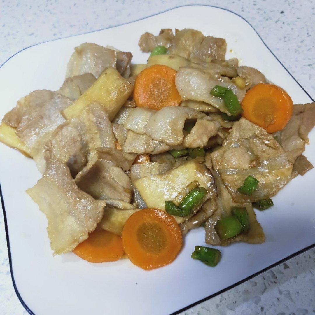 五花肉爆炒杏鲍菇
