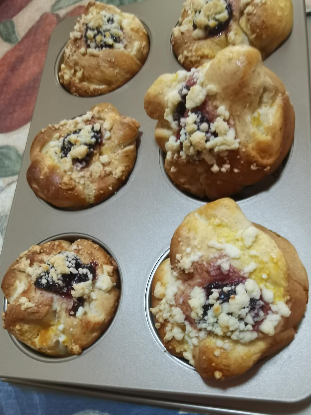 奶酥果酱全麦小面包