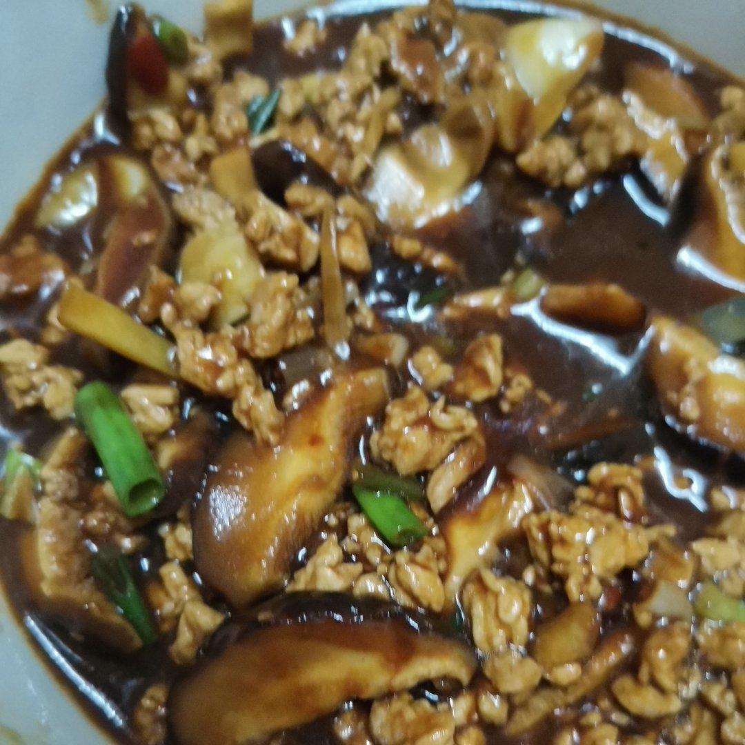 酱汁浓郁！超级下饭的家常菜肉末香菇