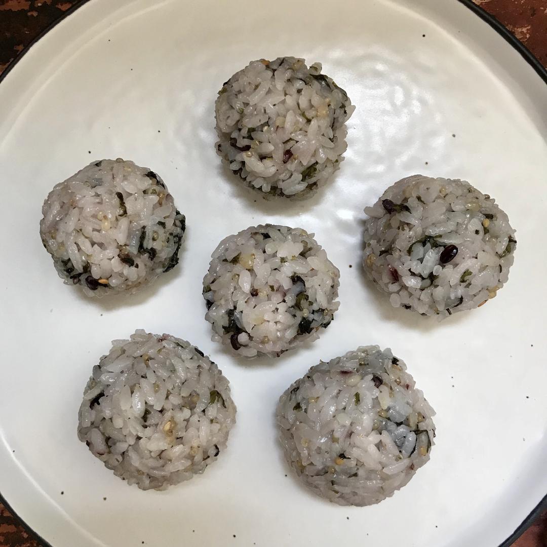 紫菜杂粮饭团