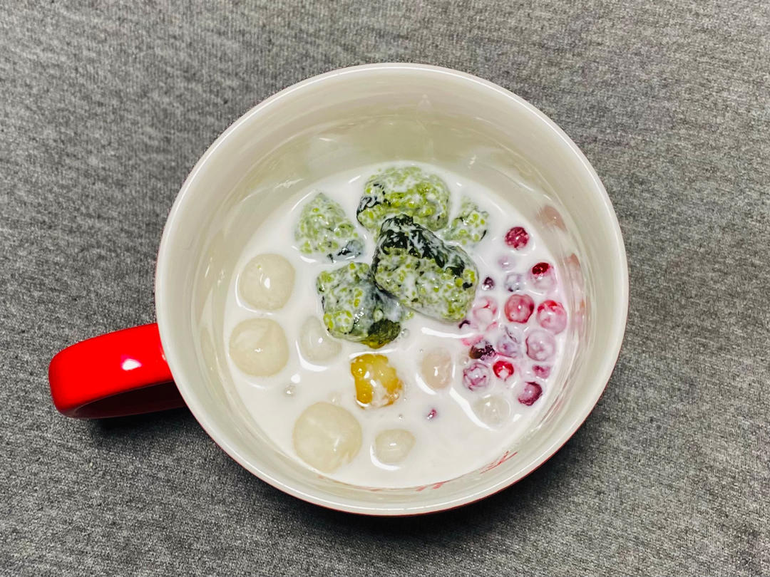 夏日必备小甜品抹茶奶冻白玉丸子