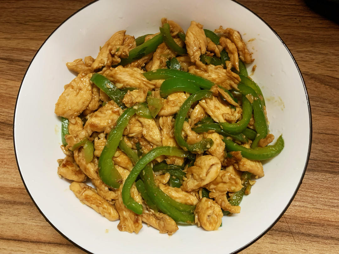 巨好吃的青椒炒鸡胸肉丝，超下饭