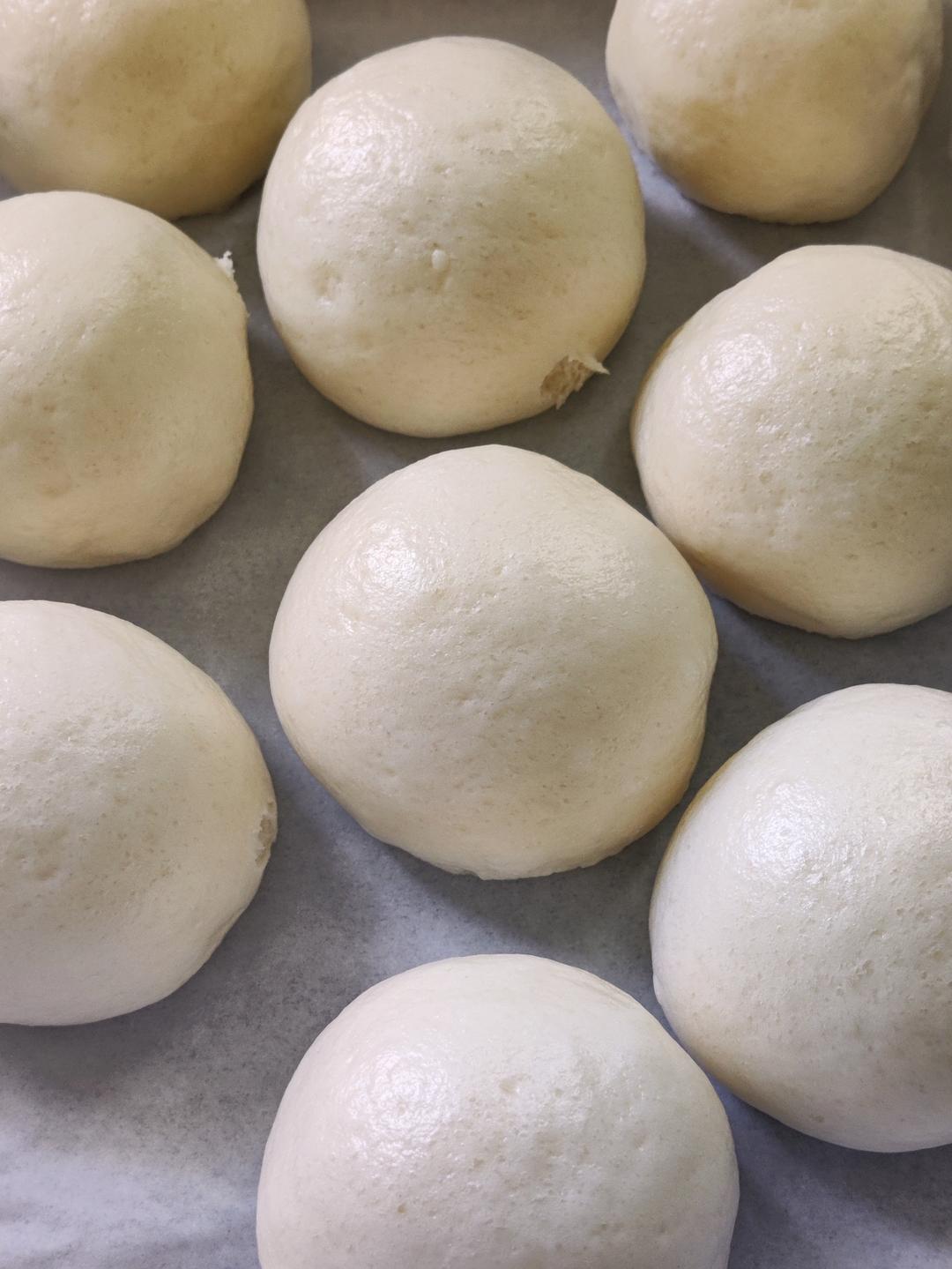 松软香甜的奶黄包，很快就可以搞定。