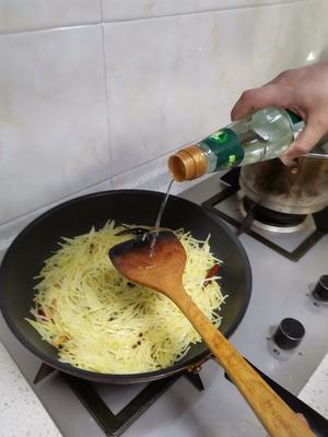 清脆酸辣土豆丝的做法 步骤11