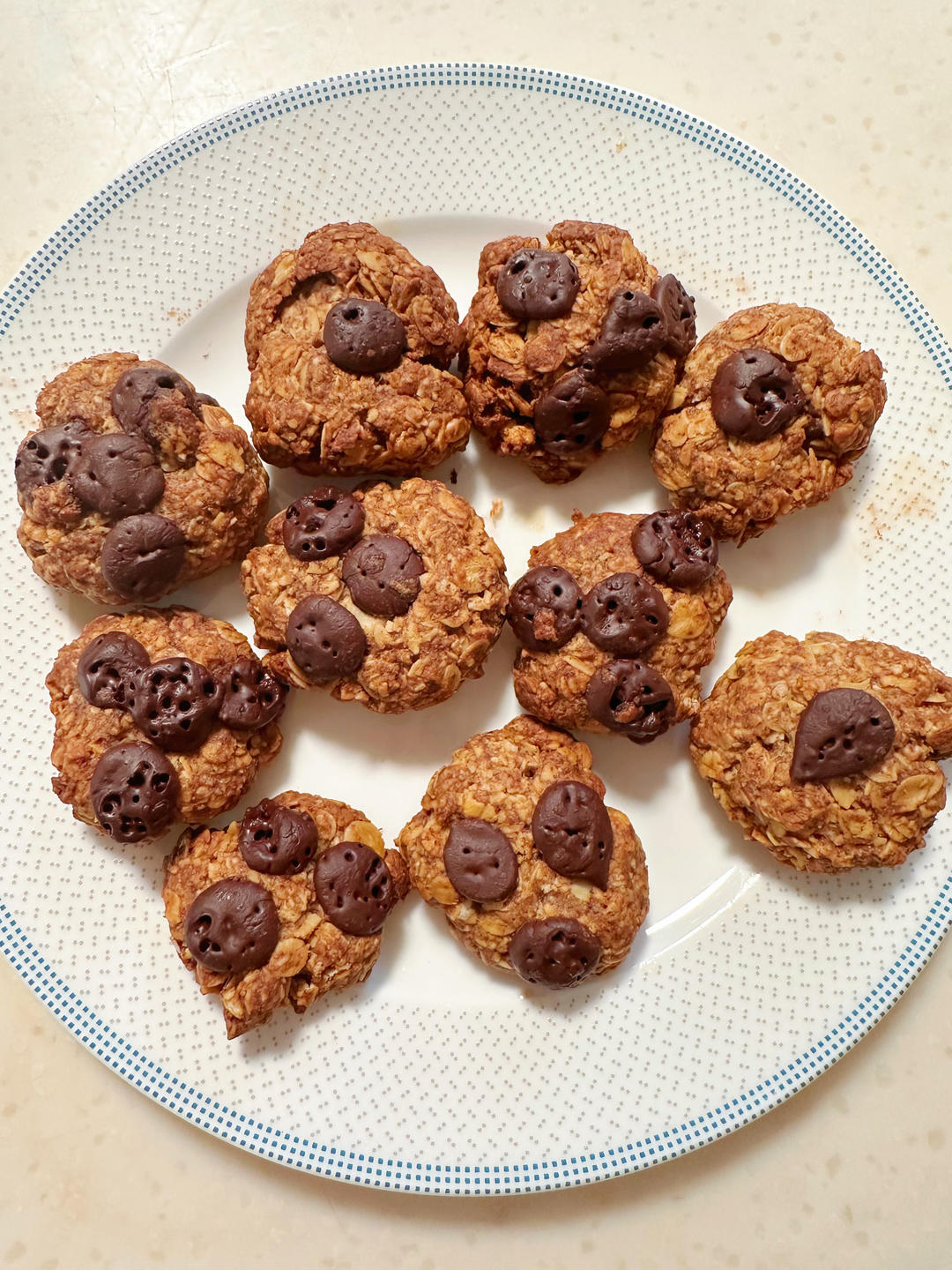 七岁崽能独立完成的0难度健康减脂燕麦曲奇🍪的做法