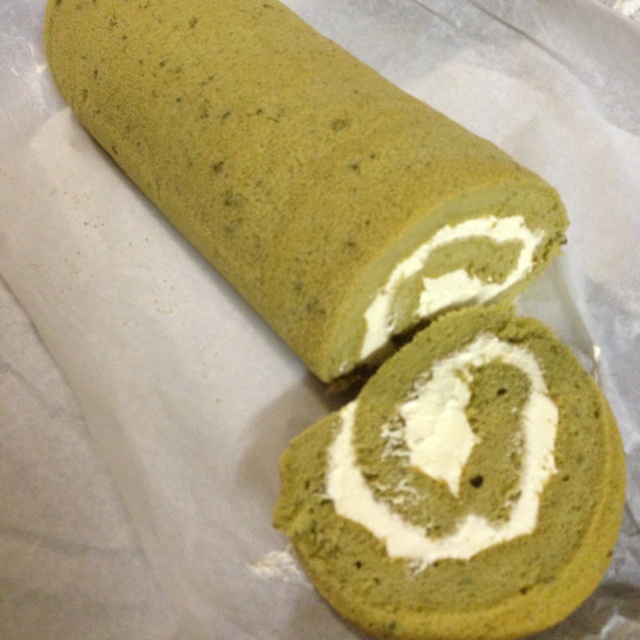 可可奶油波点蛋糕卷