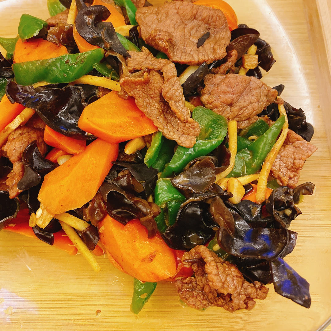 胡萝卜木耳炒牛肉