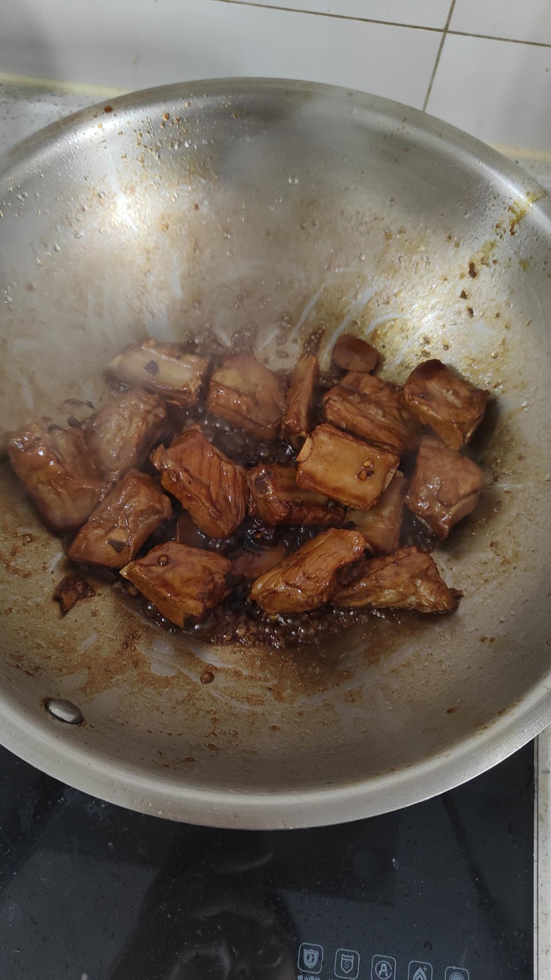 超下饭又简单红烧肋排卤蛋