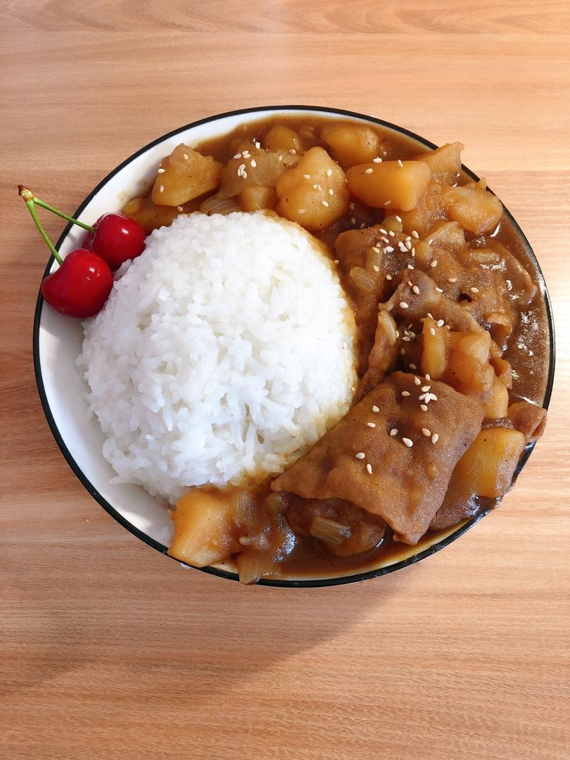 秀外慧中的小小贝做的好吃到舔碗底的土豆肥牛拌饭
