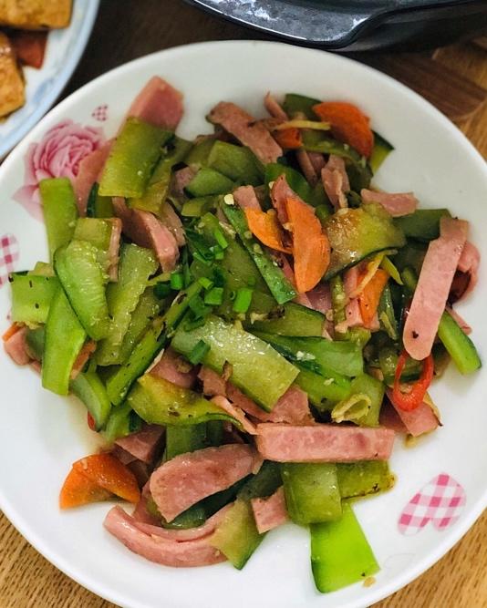 火腿肠炒黄瓜