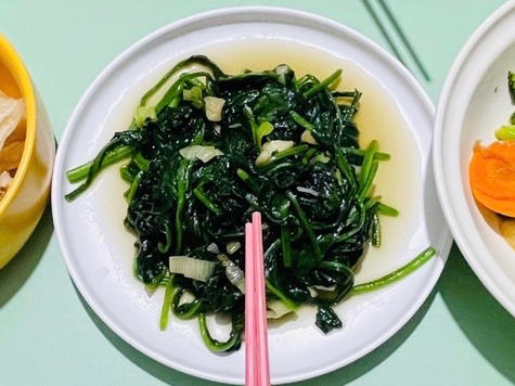 不涩口又嫩的清炒菠菜