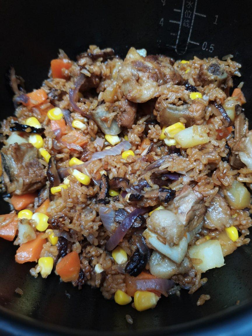 【排骨焖饭】